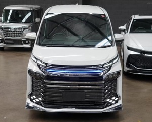 Mini-fourgonnette Toyota VOXY S Z d'occasion 2023 prête à être expédiée - Product Image 3