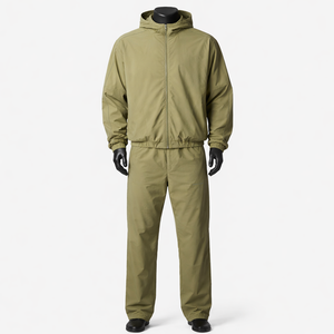 Conjunto Deportivo Cortavientos con Capucha Color Caqui para Hombre, Traje Deportivo Ligero de Nailon Impermeable, Chaqueta con Cremallera Completa y Pantalones, Logotipo Personalizado OEM ODM - Product Image 1