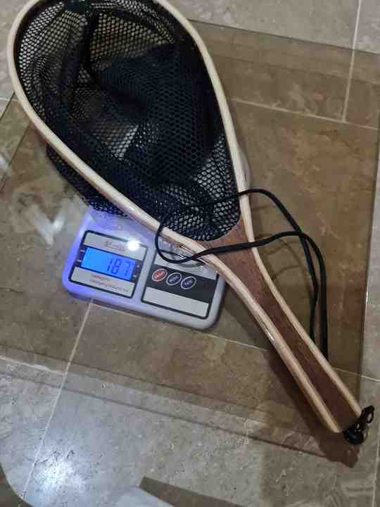 High Quality Customize Wooden Fly Fishing Trout Net with Mesh Net and Long Elastic Hanging Hook