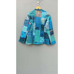 Veste en soie patchwork bohème faite à la main pour femmes, manteau d'hiver matelassé en softshell, style bomber réversible en cuir de mouton - Product Image 3