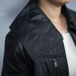 Chaqueta de motorista de cuero para hombre y mujer de Grado Superior bordada larga colección del fabricante de diseño al por mayor - Product Image 3