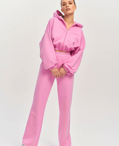 Ensemble de survêtement décontracté pour femme en deux pièces, sweat-shirt à capuche court et pantalon de survêtement évasé, 100% coton de qualité supérieure, bas d'entraînement d'hiver - Product Image 1