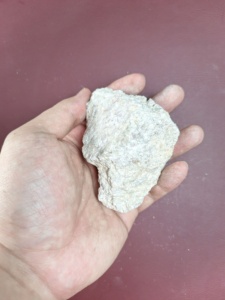 La pyrophyllite à haut rapport hauteur/largeur améliore l'armature des composites thermodurcissables, augmentant ainsi la rigidité pour une intégrité mécanique. - Product Image 5