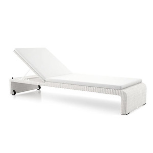 Chaise longue pliante en rotin PE de qualité supérieure avec coussin en polyester, résistante aux intempéries, pour extérieur, bord de piscine, usage intensif, villa, cour - Product Image 6