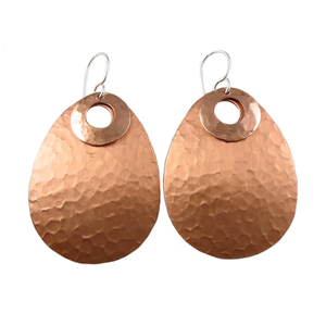 Boucles d'oreilles vintage en laiton jaune doré, style sud-ouest 2025, texturées, colorées, perlées, bijoux de mode en laiton - Product Image 1