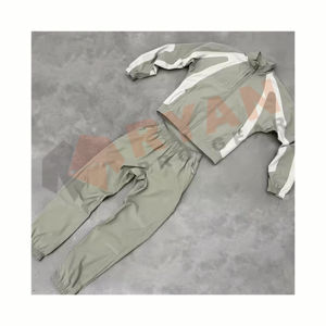 ชุดวอร์มกีฬาฤดูหนาวแบบมีฮู้ดสำหรับผู้ชาย คุณภาพสูง ระบายอากาศได้ดี ผลิตจากโพลีเอสเตอร์ รับผลิตตามแบบ (OEM) พร้อมสกรีนโลโก้ - Product Image 3