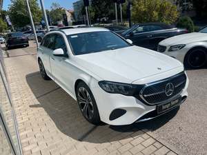Mercedes-Benz Classe E E 220 Break 2025 Automatique Essence Turbo Phares LED Jantes R19 Sièges en Cuir Euro VI 5 Places - Product Image 2