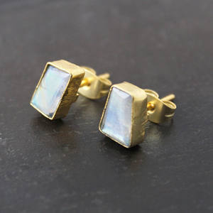 Pendientes de tuerca chapados en oro con piedras preciosas naturales hechas a mano al por mayor para India - Product Image 2