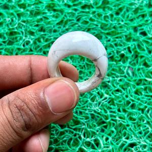 Anillo llamativo de howlita blanca de estilo bohemio, joyería curativa de piedra pulida, tamaños personalizados disponibles - Product Image 5