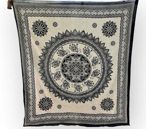 En diseño de gran chakra y pluma 100% camas impresas de algodón, mantas de playa y tapices para tiendas de decoración del hogar. - Product Image 3