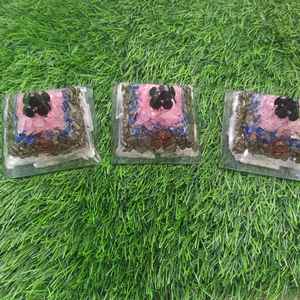 Pyramide d'orgone de pierres précieuses énergétiques faites à la main Offre Spéciale pour cadeaux Reiki Chakra équilibrage et soulagement du Stress disponible au prix d'usine - Product Image 1