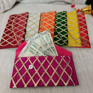 Sac à main en tissu multicolore avec broderie de fil doré, cadeau pour filles, sac à main/pochette cousu à la main, enveloppe Shagun pour la nouvelle maison - Product Image 1