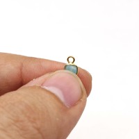 Pendentif coussin 4mm breloques en pierres précieuses à facettes minuscules, pierres taillées en coussin dans un cadre de lunette plaqué or pour la fabrication de bijoux faits à la main
