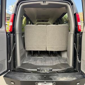 Alerte Offre Exceptionnelle! Superbe fourgonnette de luxe noire GMC Savana LT 3500 4x4 2024, conversion, moteur V8 6,6 litres, automatique - Product Image 5