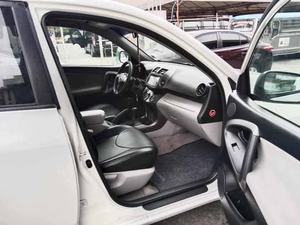 Toyota RAV4 2.0L Diésel 2011, SUV Usado de 5 Puertas, Transmisión Automática, Color Oscuro, Envío Gratuito a Todo el Mundo para Compradores Nuevos - Product Image 4