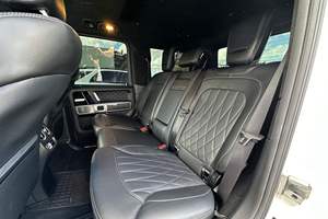 Véhicule d'occasion 2024-2025 – Break tout-terrain ultra-luxe à carrosserie large, V8 haute performance, 4x4, avec pack de style exclusif, automatique, 4 places - Product Image 6