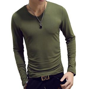 Camiseta Básica Ajustada de Manga Larga con Cuello en V para Hombre en Color Blanco, Estilo Casual para Primavera y Otoño, con Logotipo en la Parte Delantera - Product Image 4