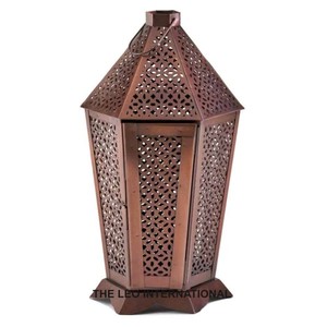 Lanterne métallique décorative Ramadan Kareem avec des sculptures complexes, parfaite pour la décoration et l'éclairage du salon à la maison - Product Image 2