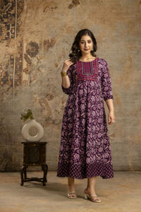 Robe Anarkali en rayonne de qualité supérieure fabriquée en Inde avec dupatta, imprimé de table, broderie de séquence, tenue de fête, ensemble kurta - Product Image 3