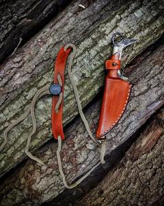 Hoja de acero al carbono hecha a mano Carril medieval Cuchillo de hierro Diseño único Forjado a mano Funda de cuero Premium. - Product Image 3