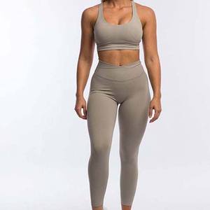 Sujetador Deportivo Blanco Acolchado Ligero de Talla Grande con Logotipo Personalizado para Mujer - Ropa Interior Deportiva para Entrenamiento Cruzado y Fitness - Product Image 6