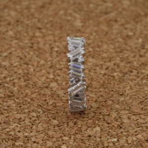 Superventas Baguette Cut VVS2 E Color Lab Grown Diamond Ring 18K Gold IGI Certified Custom Proveedor de joyería al por mayor - Product Image 3
