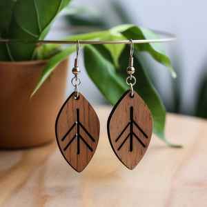Boucles d'oreilles vintage en bois africain sculpté pour femme, style romantique, motif feuille ajourée, crochet, couleur et taille personnalisables, anniversaire - Product Image 3