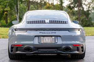 2024 911 Carrera GTS Coupé, Motor de 6 Cilindros en Línea con Doble Turbo de 473 hp, Color Gris Ártico, Mayormente sin Modificaciones - Product Image 3
