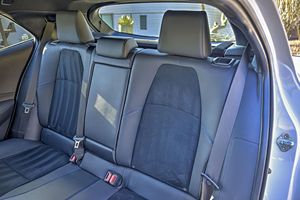 รถยนต์โตโยต้า จีอาร์ โคโรลล่า ซีริส์ อิดิชั่น ปี 2023 เครื่องยนต์ 4.1-6 ลิตร ซีลินเดอร์ เทอร์โบ หุ้มหนัง พร้อมหลังคาพาโนรามา 5 ที่นั่ง - Product Image 6