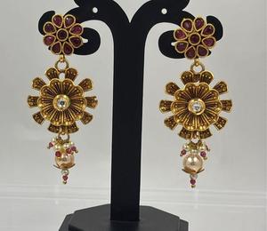 Boucles d'oreilles ethniques de qualité supérieure plaquées or, style traditionnel Kundan, pour les mariages et les fêtes, collections pour femmes et filles - Product Image 1