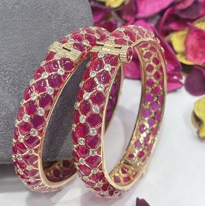 Brillantes y Elegantes Brazaletes Abiertos de Diseño Moderno Chapados en Oro para Bodas, Juego de Dos Brazaletes para Mujer - Product Image 2