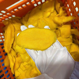 Mangues séchées douces du Vietnam pour les marques de snacks végétaliens et les coffrets cadeaux de produits gourmands, offrant une couleur jaune doré naturelle - Product Image 1