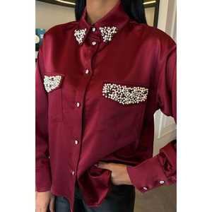 เสื้อซาตินผู้หญิงประดับมุกที่ปกเสื้อและกระเป๋า รุ่น 3423 - Product Image 2