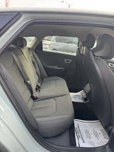 SUV LX FWD 2024 d'occasion en excellent état, essence, automatique, sièges en cuir, caméra 360° - Product Image 2