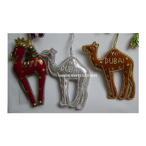 Ornements de Noël en forme de chameau, nouveaux, brodés au zari, à suspendre, en tissu, multicolores, utilisés pour les fêtes et les décorations de festivals - Product Image 1