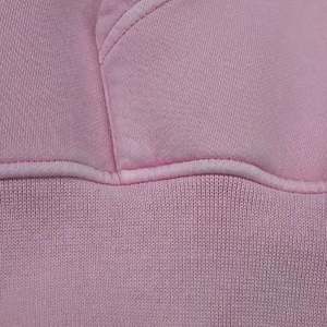 Vente en gros de sweat à capuche court pour femmes streetwear tendance avec logo personnalisé imprimé et col à capuche vêtements courts tricotés pour l'hiver - Product Image 3