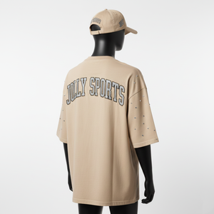 เสื้อยืดผู้ชายทรงหลวม โอเวอร์ไซส์ ผ้าคอตตอนเจอร์ซีย์พรีเมียม 240 GSM สีเบจ ประดับโลโก้ด้วยเพชรติดรีดร้อน - Product Image 5