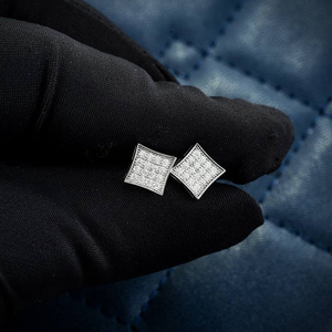 Boucles d'oreilles en diamant de laboratoire de taille ronde brillante Halo carré plaqué or 14 carats Excellente qualité Options de cadeau de mariage - Product Image 2