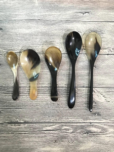 Cuchara de Cuerno de Búfalo Natural Hecha a Mano y Pulida, Perfecta para Servir Especias, Condimentos o como Decoración de Mesa, Alta Calidad - Product Image 3