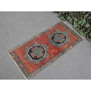1.3x2.9 ft Vintage Rug, <b>Red</b> Camouflage Turkish Rug <b>Wool</b> - Product Image 2