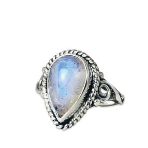 Magnifiques anneaux de pierre de lune en forme de larme à la mode 925 bague en argent sterling de qualité supérieure en gros bijoux en pierre de lune arc-en-ciel - Product Image 1