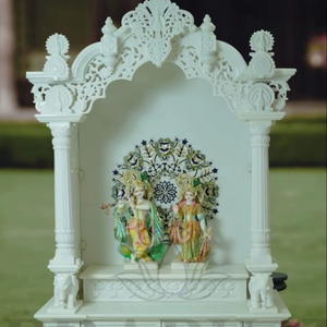 Sculpture de Dieu Radha Krishna en pierre, matériau en marbre multicolore de couleur dorée, statue de déesse peinte à la main au meilleur prix - Product Image 1