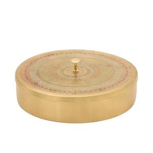 Support à herbes doré brillant fini pour assainir et sécher les épices, idéal pour la cuisine quotidienne et comme pièce d'appoint de table, design unique avec couvercle - Product Image 1