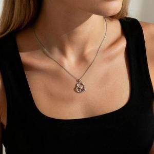 Collier pendentif cœur de vache des Highlands personnalisé avec pierre de naissance Jeulia Hug Me en acier inoxydable - Product Image 5