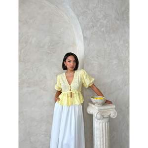 Blusa de voile bordada con lazo frontal para mujer - Product Image 6