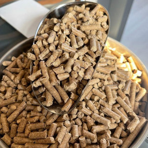 Pellets eficientes para arena para gatos, buena palatabilidad, aglomeración rápida y a base de pellets de madera - Product Image 2