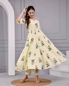 Ensemble de robe en coton imprimé floral jaune Saanvi pour femmes, confortable à porter au quotidien - Product Image 2