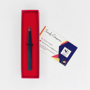 Pinzas para cejas de acero inoxidable de Color mate negro inclinado claro de 1,5mm de alta calidad con caja sostenible de Punta inclinada incluida - Product Image 5