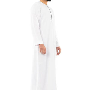 2023 batas bordadas estilo Qatar para hombres venta al por mayor musulmán islámico Thobes Jubbah estilo árabe tradicional de alta calidad - Product Image 1