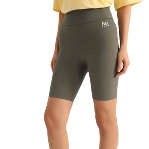 Short léger élégant pour femme avec logo personnalisé ceinture haute élastique et poches à coutures latérales - Product Image 1